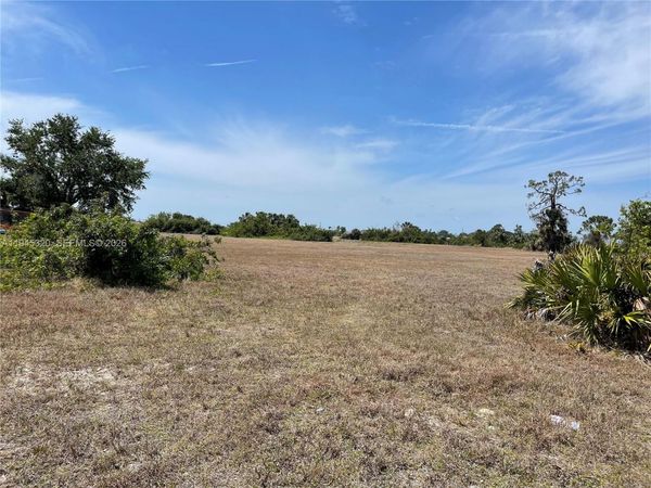 2818 NE 1st , Cape Coral, FL 33909