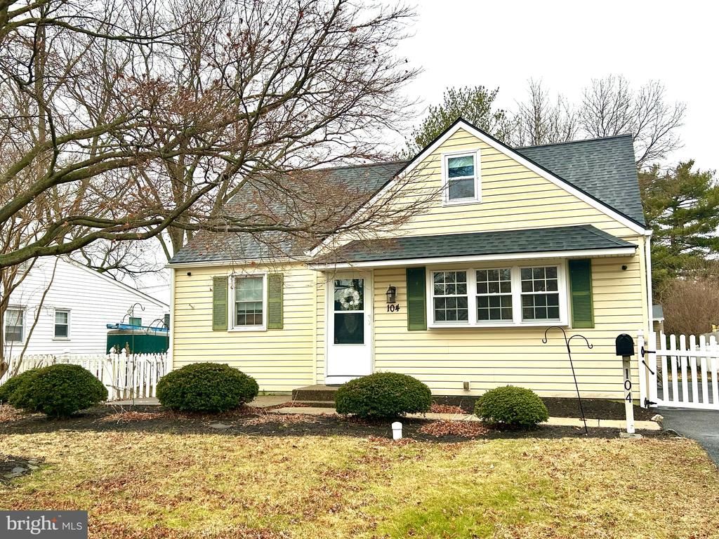 104 SCHOOL HOUSE LANE, BROOKHAVEN, PA 19015