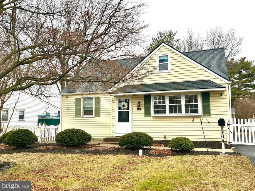 104 School House Lane, Brookhaven, PA 19015 Main Photo