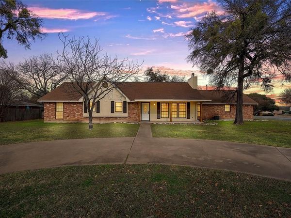 9101 Midway Drive, Woodway, TX 76712