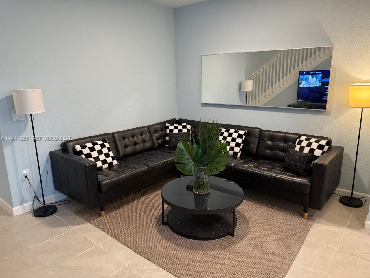 887 NE 211th St, Miami, FL 33179 Photo