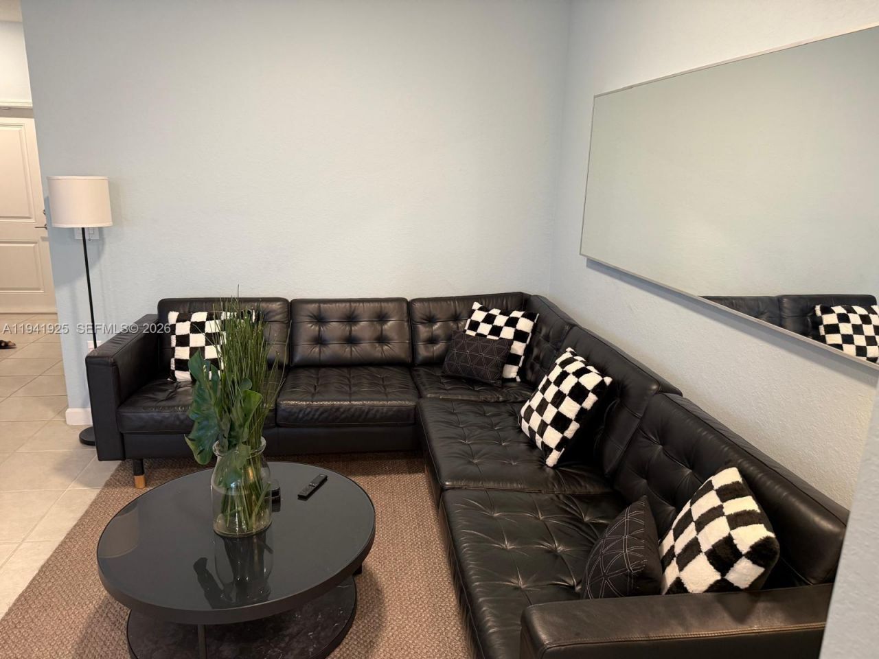 887 NE 211th St, Miami, FL 33179 Photo