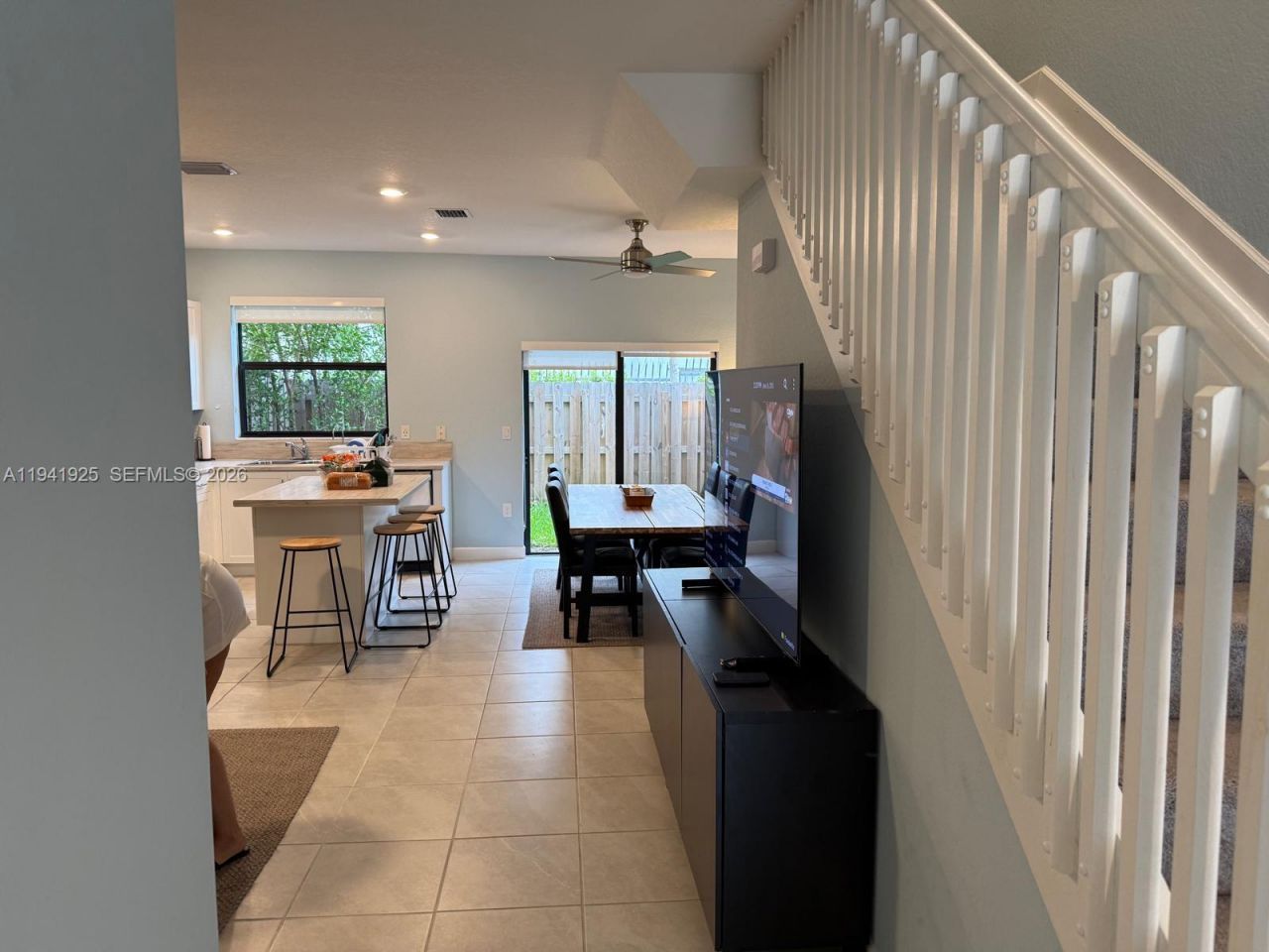 887 NE 211th St, Miami, FL 33179 Photo