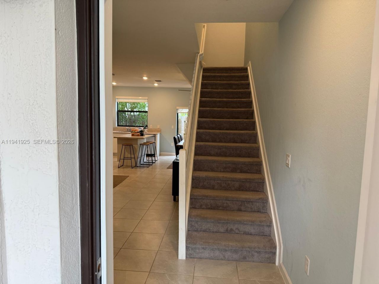 887 NE 211th St, Miami, FL 33179 Photo