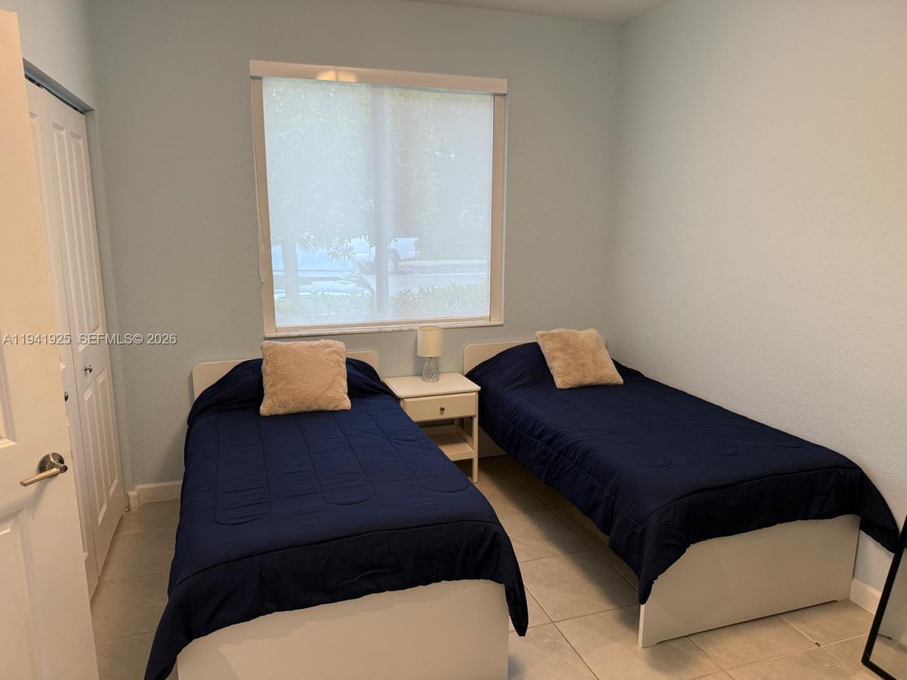 887 NE 211th St, Miami, FL 33179 Photo