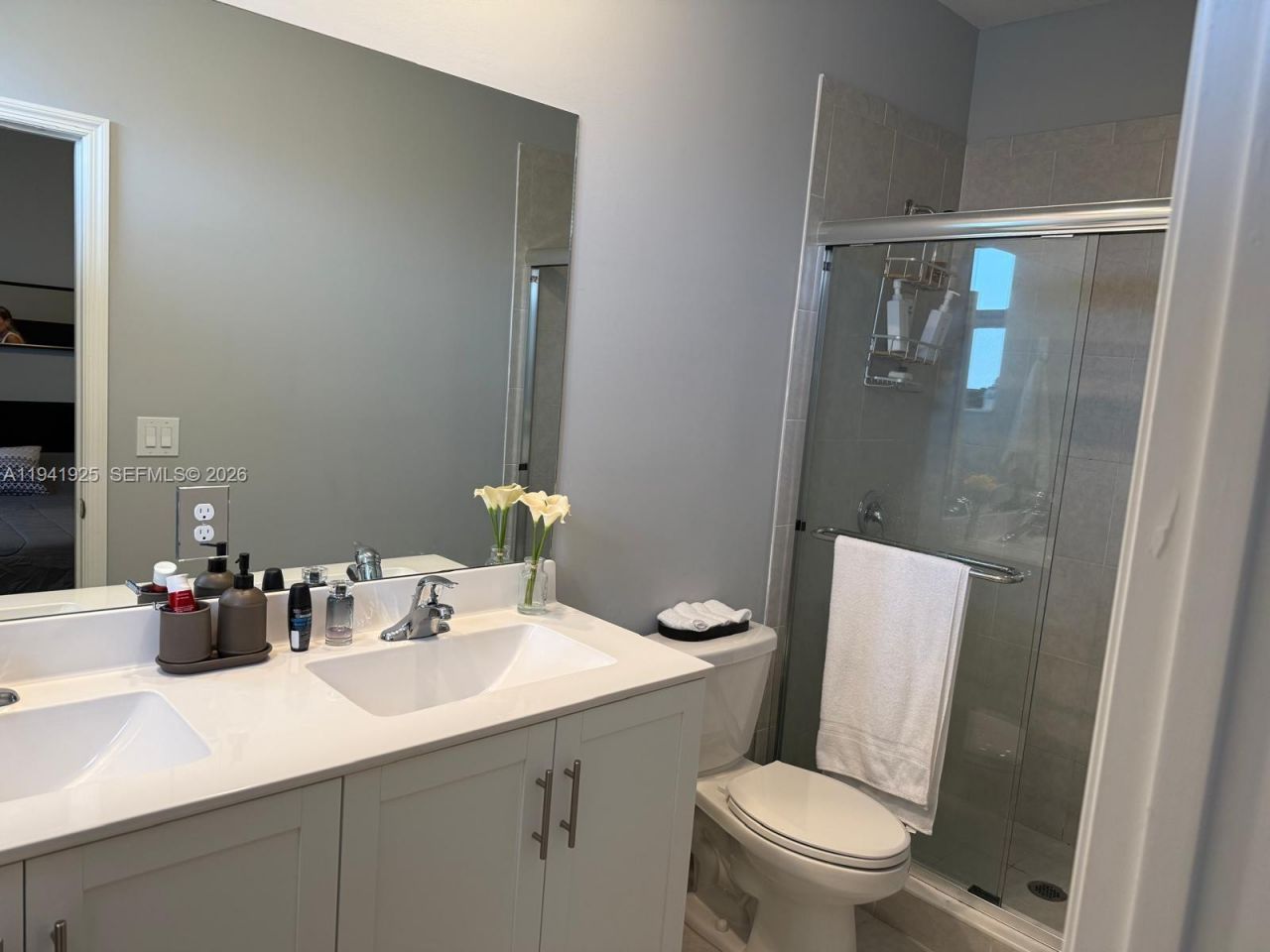 887 NE 211th St, Miami, FL 33179 Photo