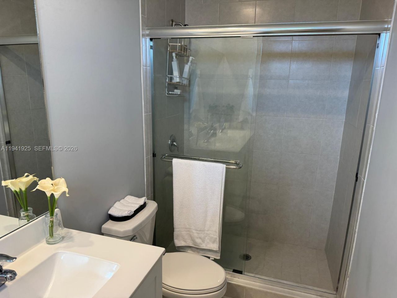 887 NE 211th St, Miami, FL 33179 Photo