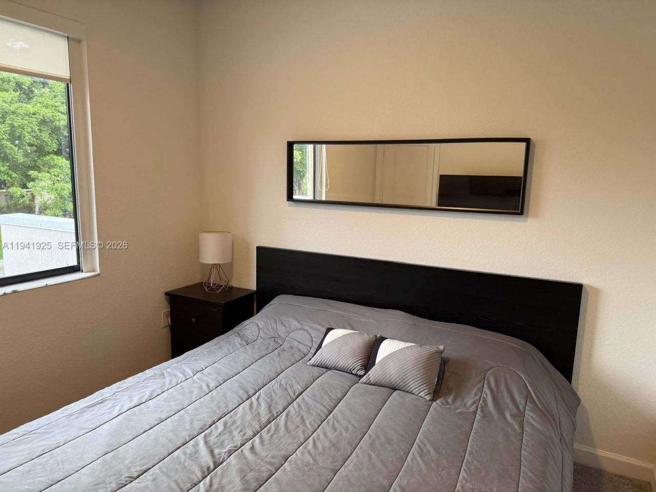 887 NE 211th St, Miami, FL 33179 Photo