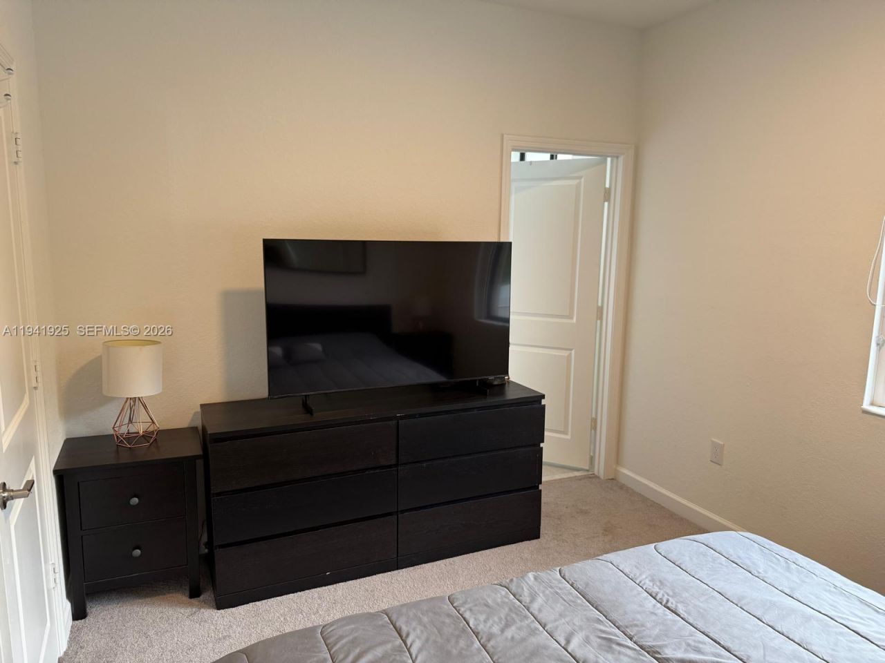 887 NE 211th St, Miami, FL 33179 Photo