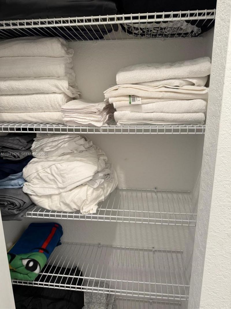 887 NE 211th St, Miami, FL 33179 Photo