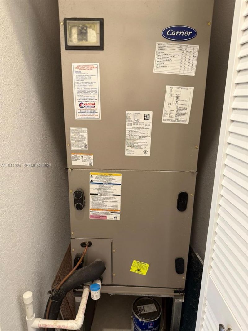 887 NE 211th St, Miami, FL 33179 Photo