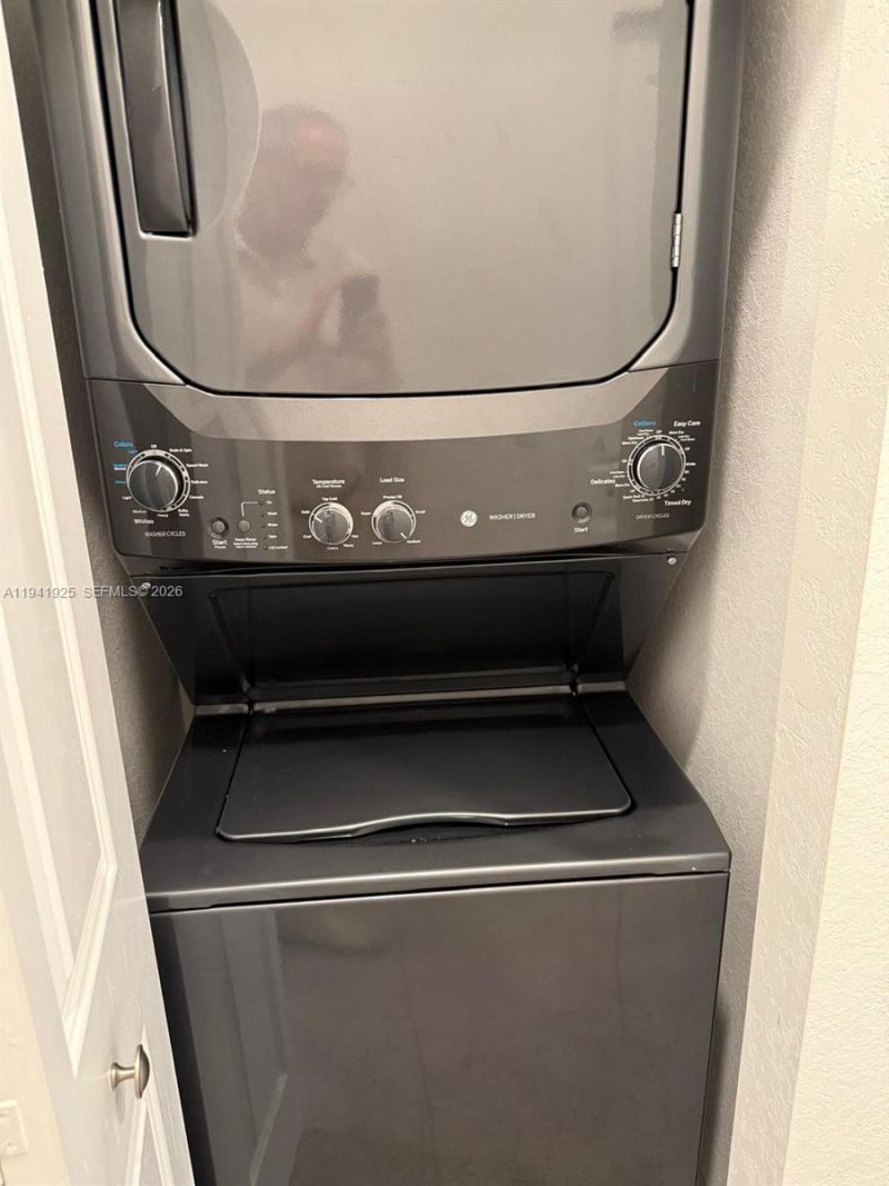 887 NE 211th St, Miami, FL 33179 Photo