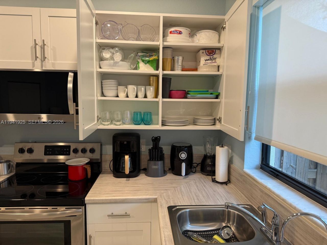 887 NE 211th St, Miami, FL 33179 Photo