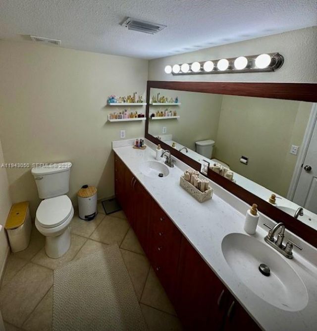 6434 Emerald Dunes Dr, Unit 304, West Palm Beach, FL 33411 Photo