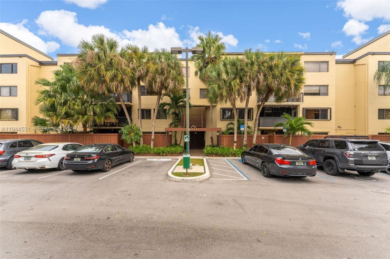 6701 SW 116th Ct, Unit 406, Miami, FL 33173 Photo