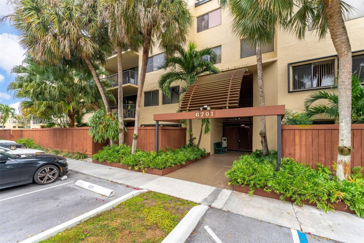 6701 SW 116th Ct, Unit 406, Miami, FL 33173 Photo