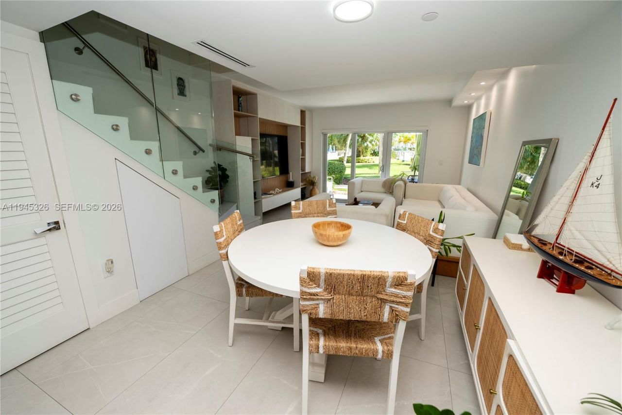 881 Ocean Dr, Unit TH15, Key Biscayne, FL 33149 Photo
