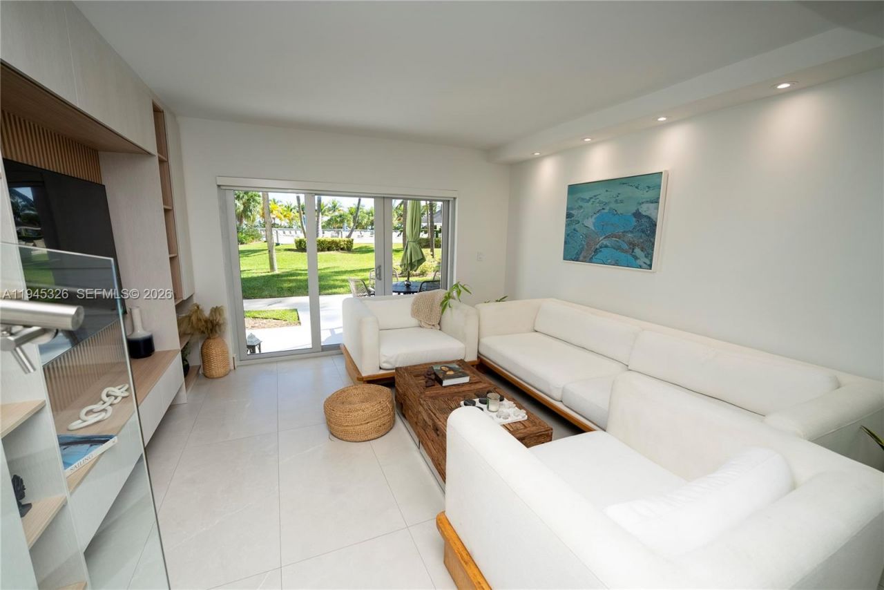 881 Ocean Dr, Unit TH15, Key Biscayne, FL 33149 Photo
