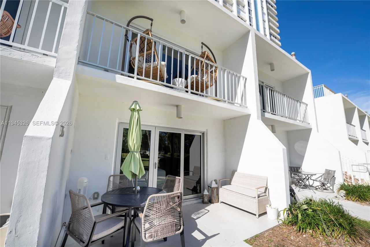 881 Ocean Dr, Unit TH15, Key Biscayne, FL 33149 Photo