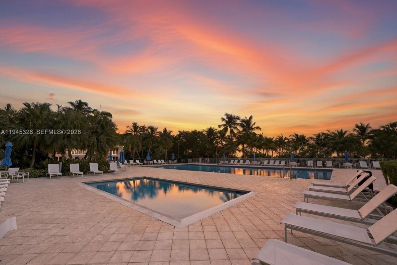 881 Ocean Dr, Unit TH15, Key Biscayne, FL 33149 Photo
