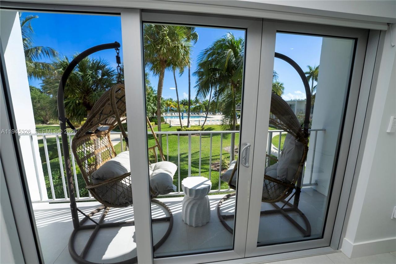 881 Ocean Dr, Unit TH15, Key Biscayne, FL 33149 Photo