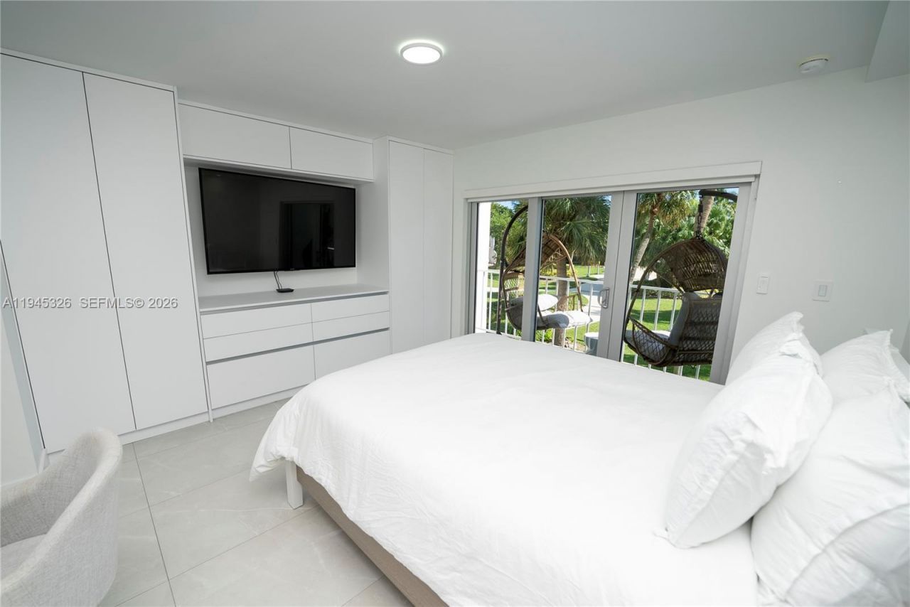 881 Ocean Dr, Unit TH15, Key Biscayne, FL 33149 Photo