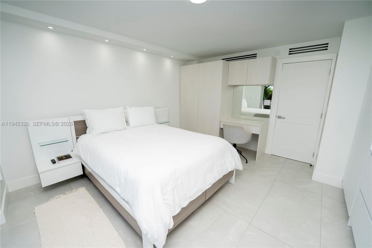 881 Ocean Dr, Unit TH15, Key Biscayne, FL 33149 Photo