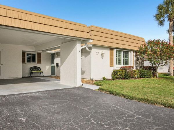 2731 RIVERBLUFF WAY, Unit V-76, SARASOTA, FL 34231