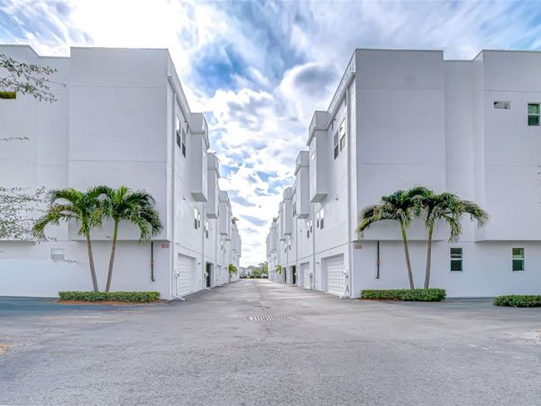 3100 W PAUL AVENUE, Unit 5, TAMPA, FL 33611