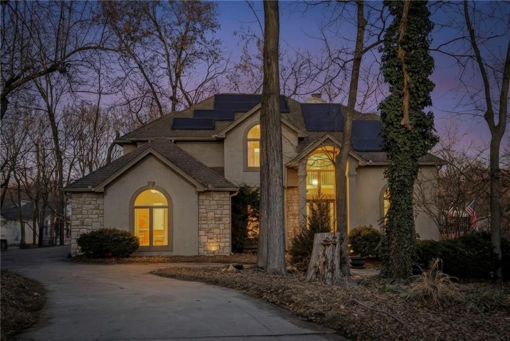 8210 NW Roberts Road, Weatherby Lake, MO 64152 Main Photo