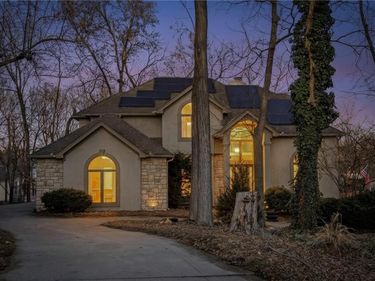 8210 NW Roberts Road, Weatherby Lake, MO 64152