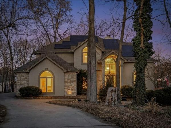 8210 NW Roberts Road, Weatherby Lake, MO 64152