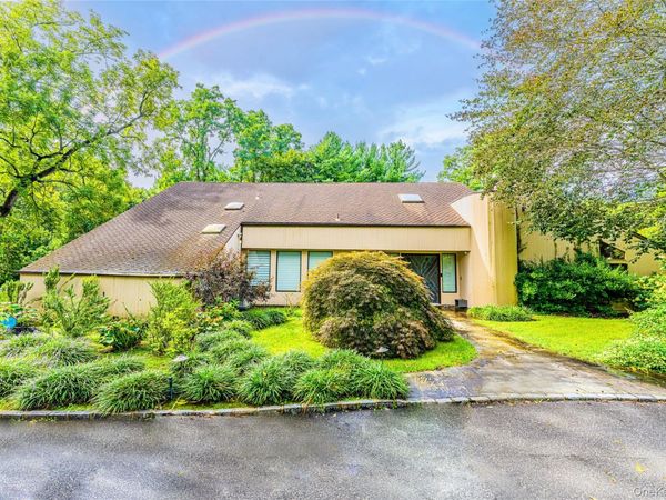 2 Summerwind Drive, Glen Head, NY 11545