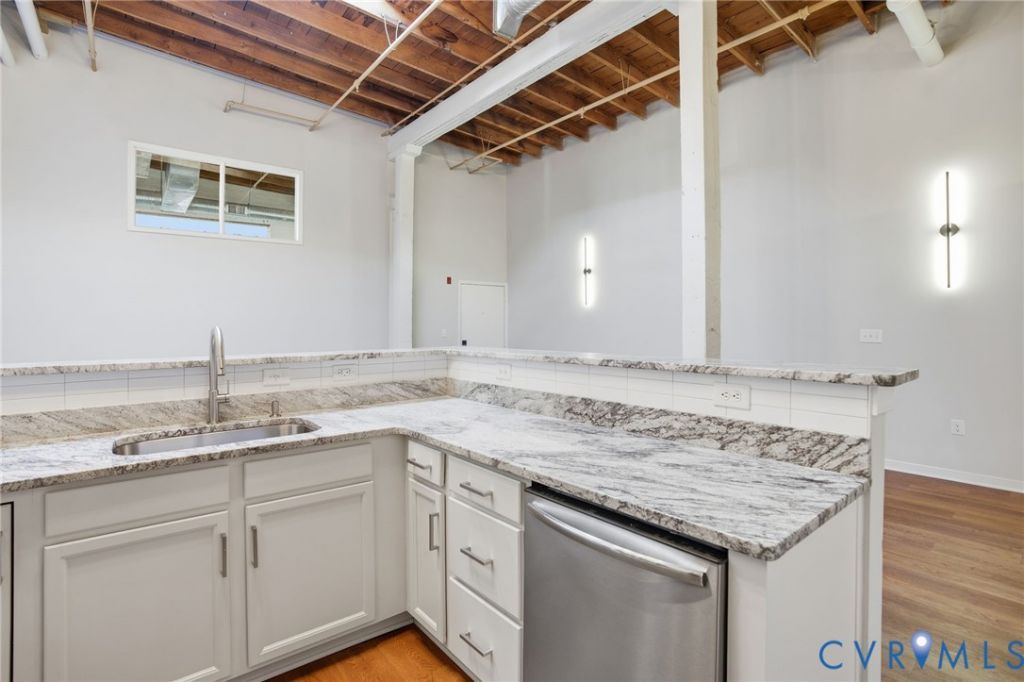 1716 Summit Avenue, Unit 27, Richmond, VA 23230 Main Photo