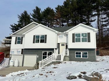 9 COUNTRY CLUB ROAD, ASHLAND, PA 17921