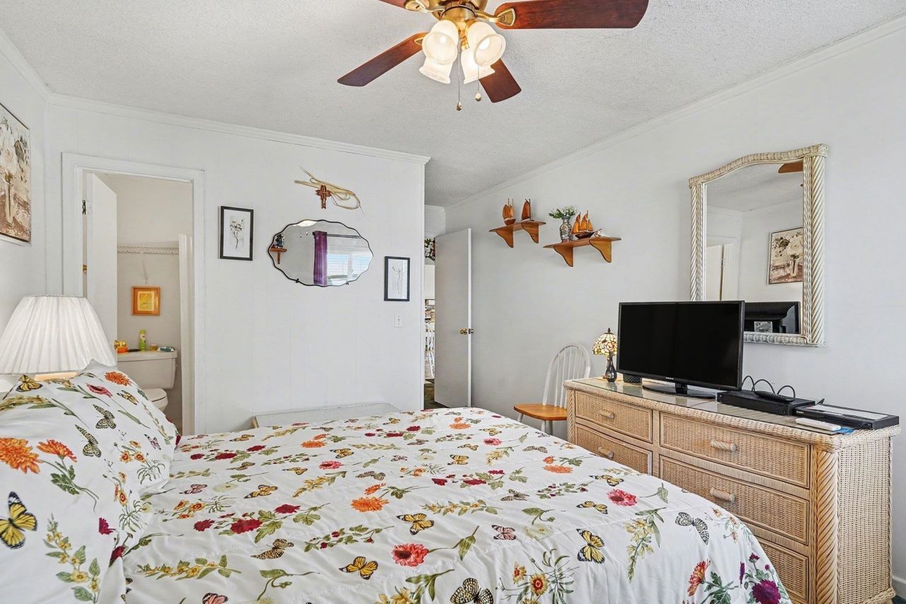 9530 Shore Dr. Photo 11