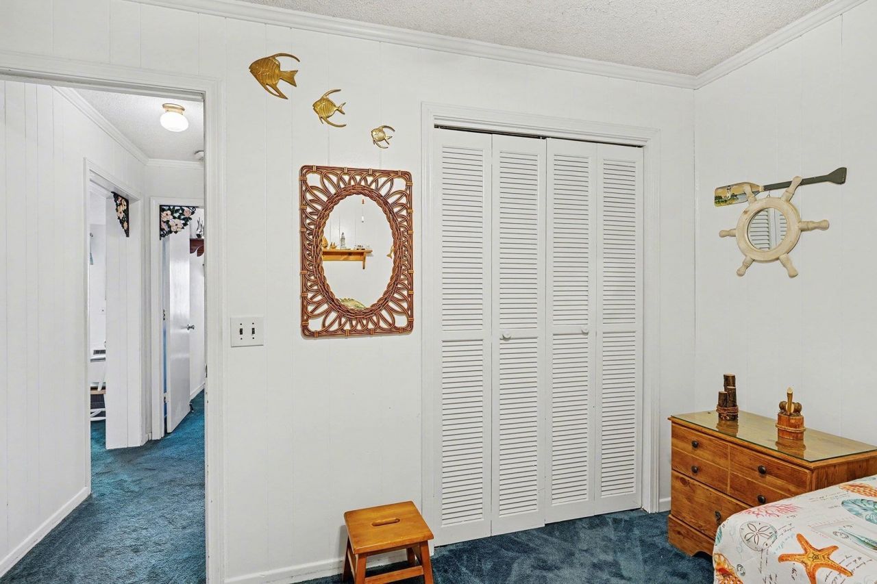 9530 Shore Dr. Photo 16