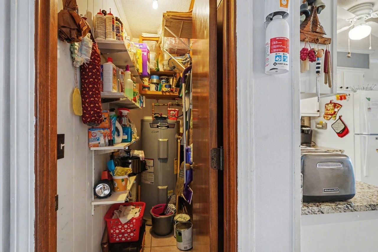 9530 Shore Dr. Photo 17