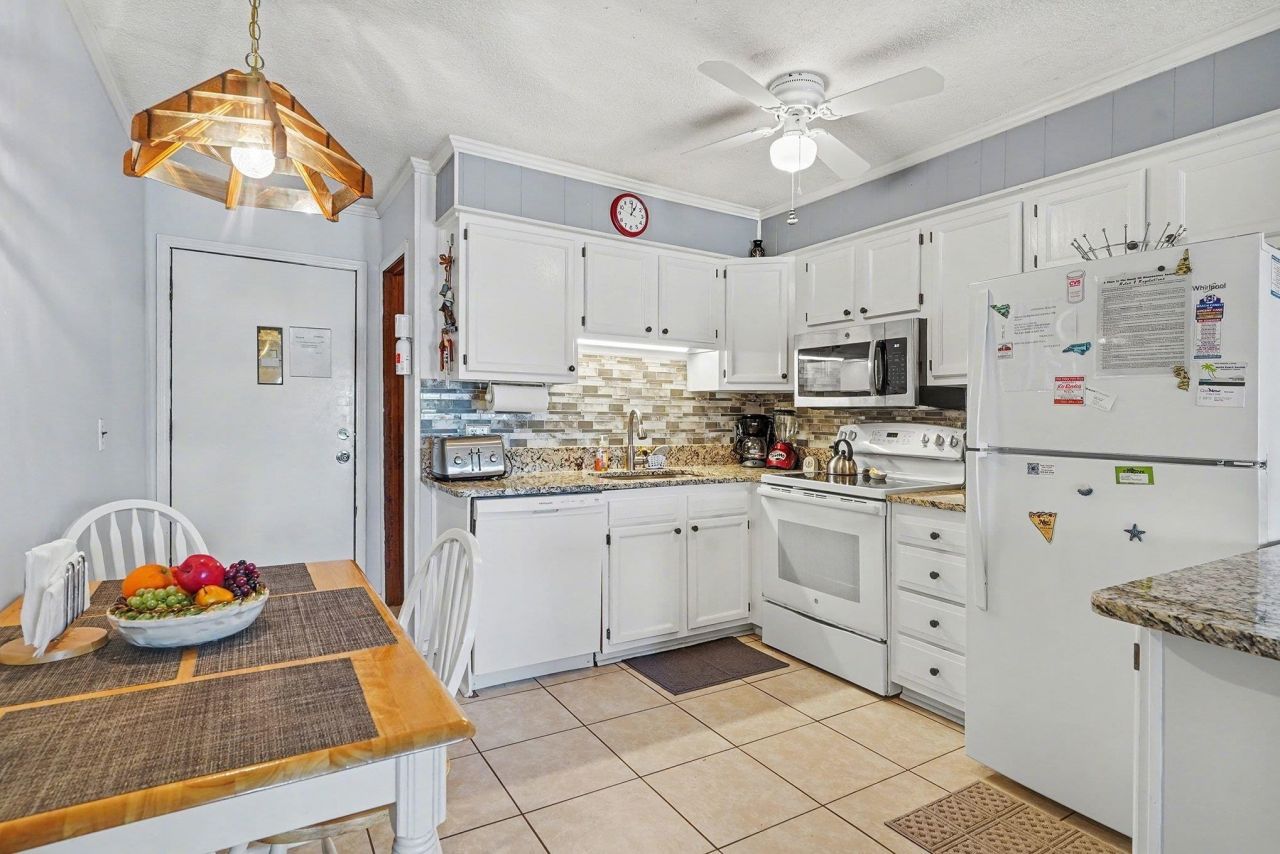 9530 Shore Dr. Photo 8