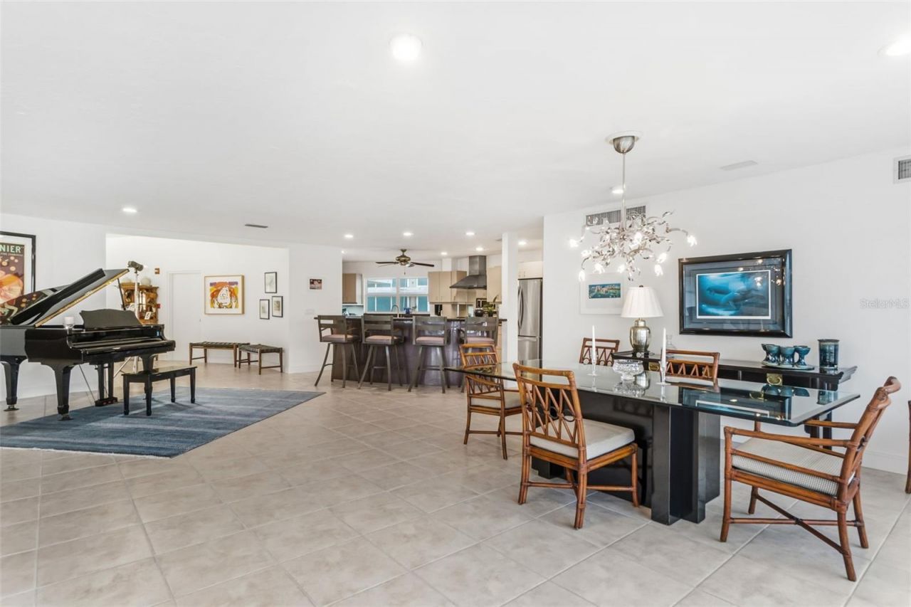 660 Golden Gate Point, Unit 61, Sarasota, FL 34236 Photo