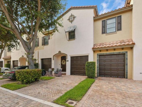 120 Via Villagio, Hypoluxo, FL 33462