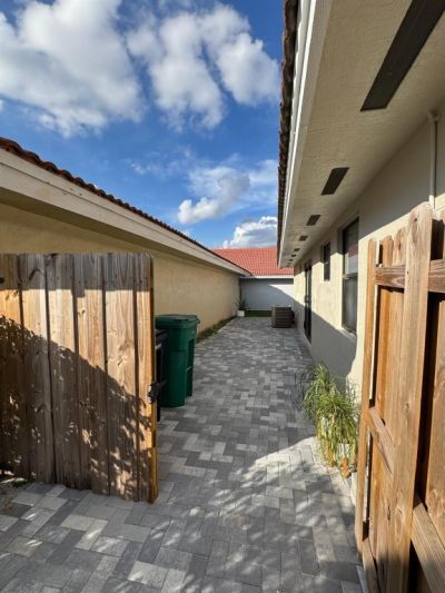 8455 NW 190th Terrace, Hialeah, FL 33015 Photo