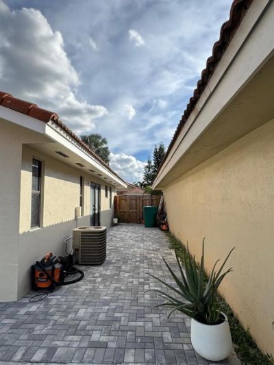 8455 NW 190th Terrace, Hialeah, FL 33015 Photo