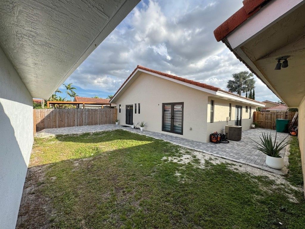 8455 NW 190th Terrace, Hialeah, FL 33015 Photo