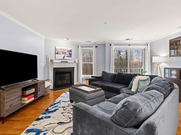 19 Broad St, Unit 203, Merrimac, MA 01860