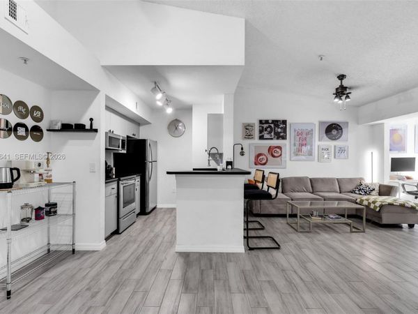 2457 Centergate Dr, Unit 306, Miramar, FL 33025