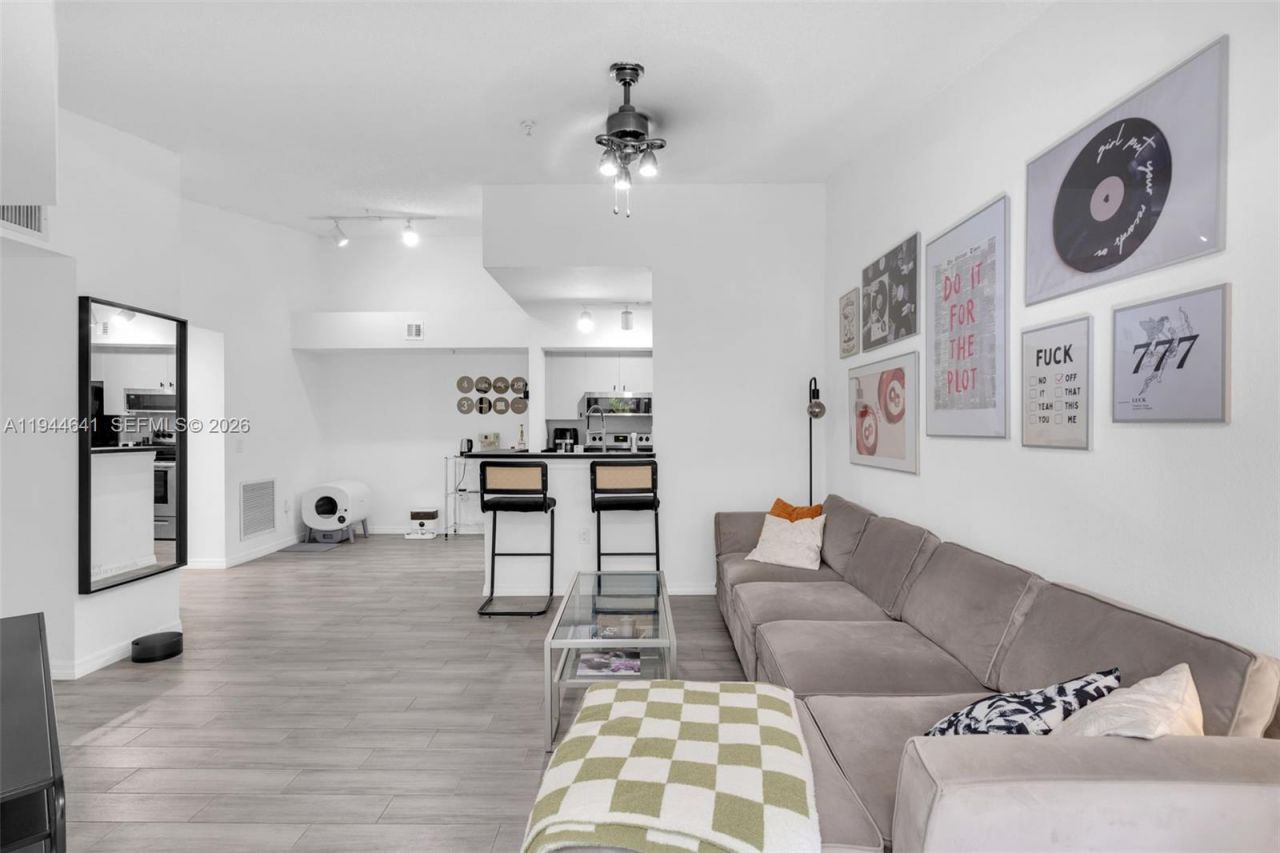 2457 Centergate Dr, Unit 306, Miramar, FL 33025 Photo