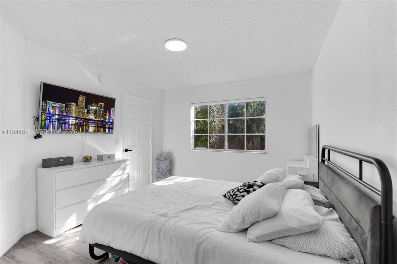 2457 Centergate Dr, Unit 306, Miramar, FL 33025 Photo