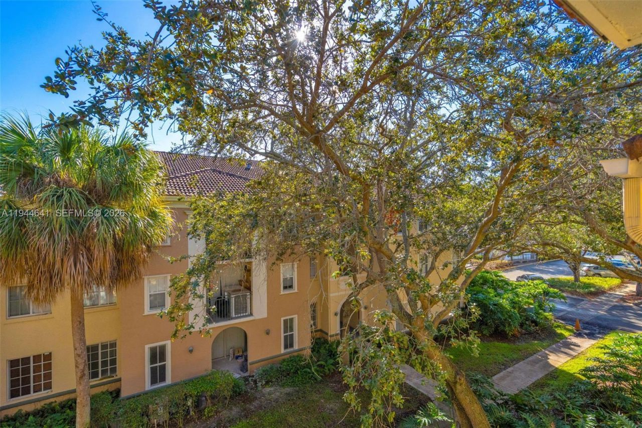 2457 Centergate Dr, Unit 306, Miramar, FL 33025 Photo