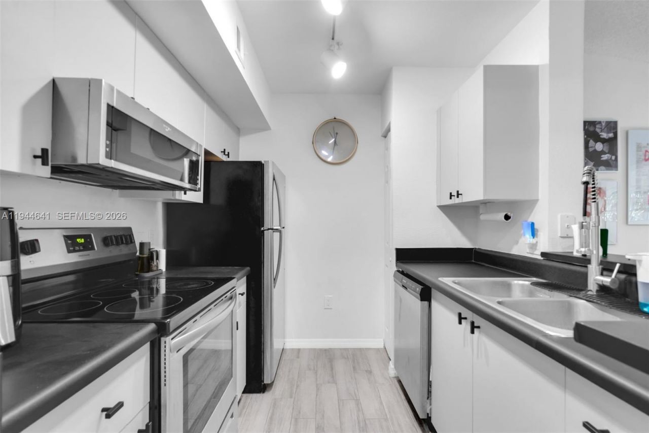 2457 Centergate Dr, Unit 306, Miramar, FL 33025 Photo